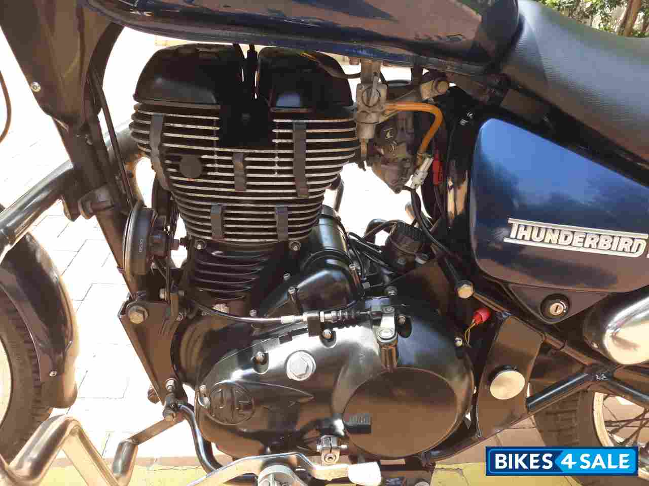 Blue Royal Enfield Thunderbird 350 Blue Royal Enfield Thunderbird 350