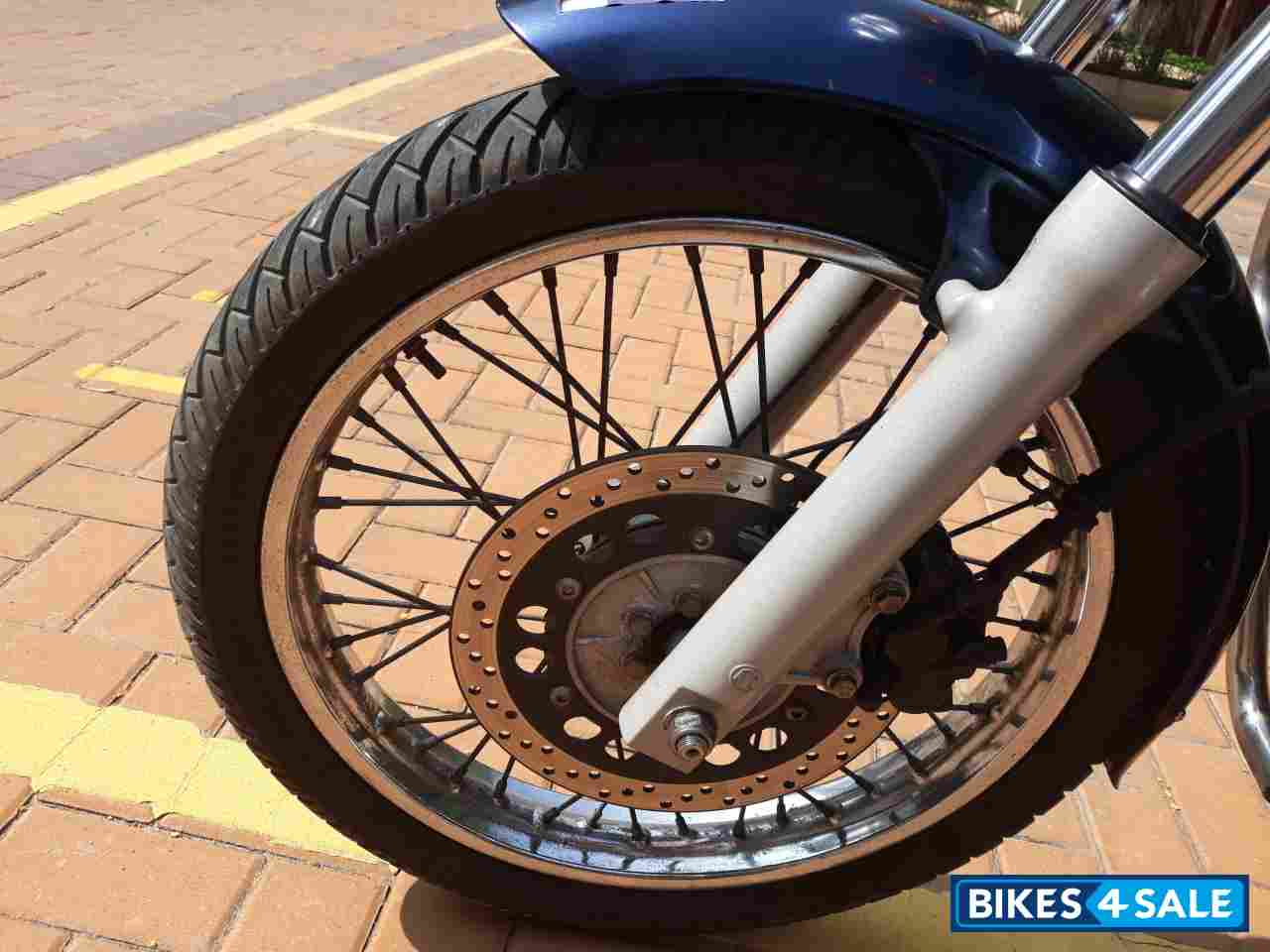 Blue Royal Enfield Thunderbird 350 Blue Royal Enfield Thunderbird 350