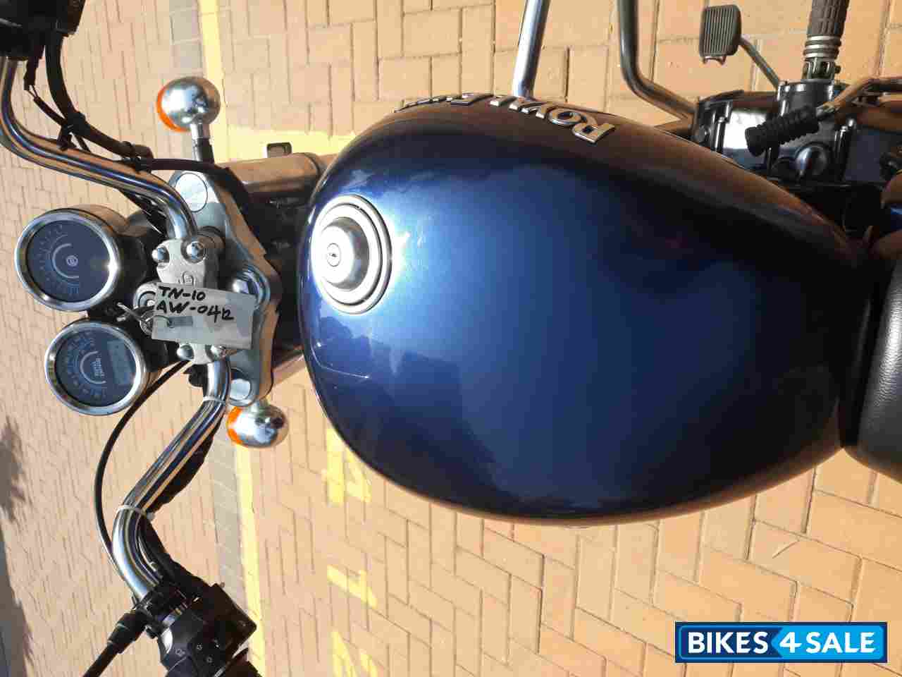 Blue Royal Enfield Thunderbird 350 Blue Royal Enfield Thunderbird 350