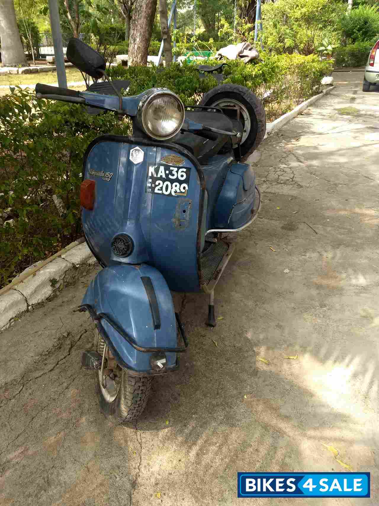 Vintage Scooter Narmada 150 Prince