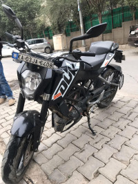 Black KTM Duke 200
