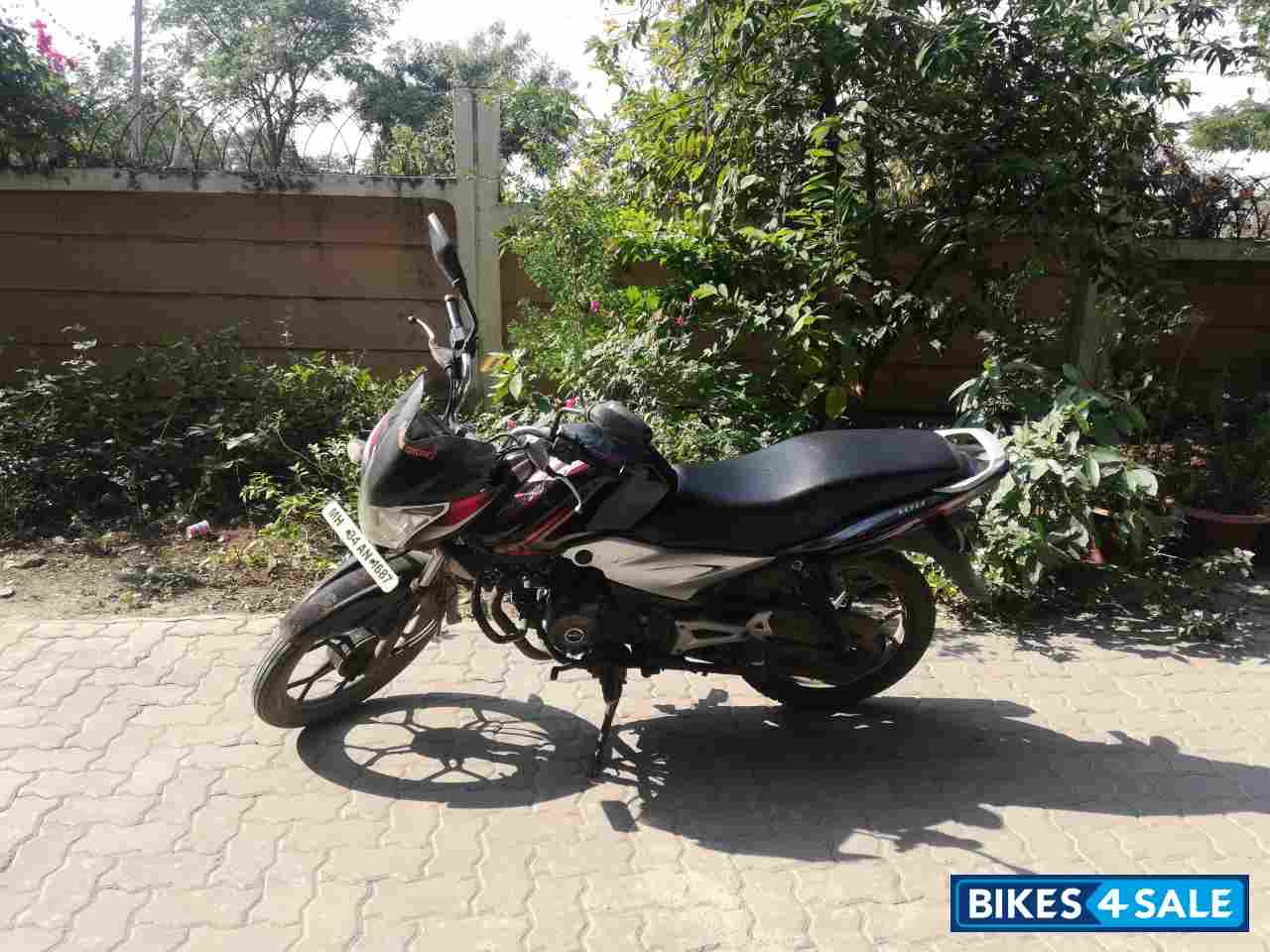 Black Red Bajaj Discover 100T Black Red Bajaj Discover 100T