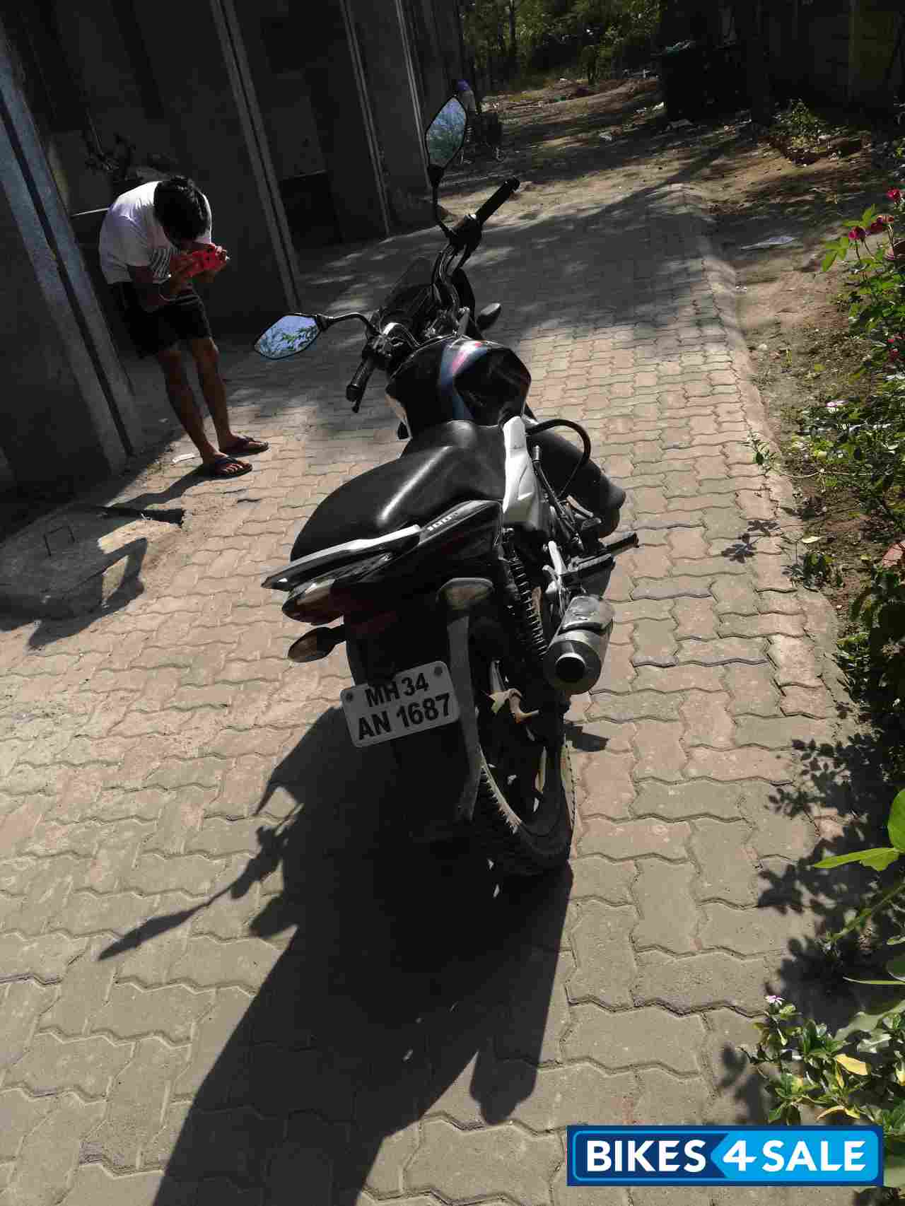 Black Red Bajaj Discover 100T Black Red Bajaj Discover 100T