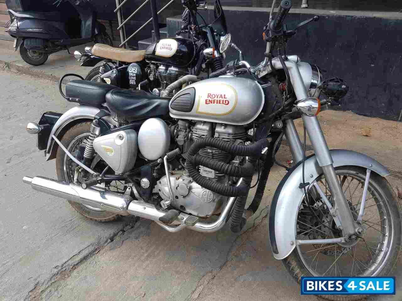 Silver Royal Enfield Classic 350 Silver Royal Enfield Classic 350