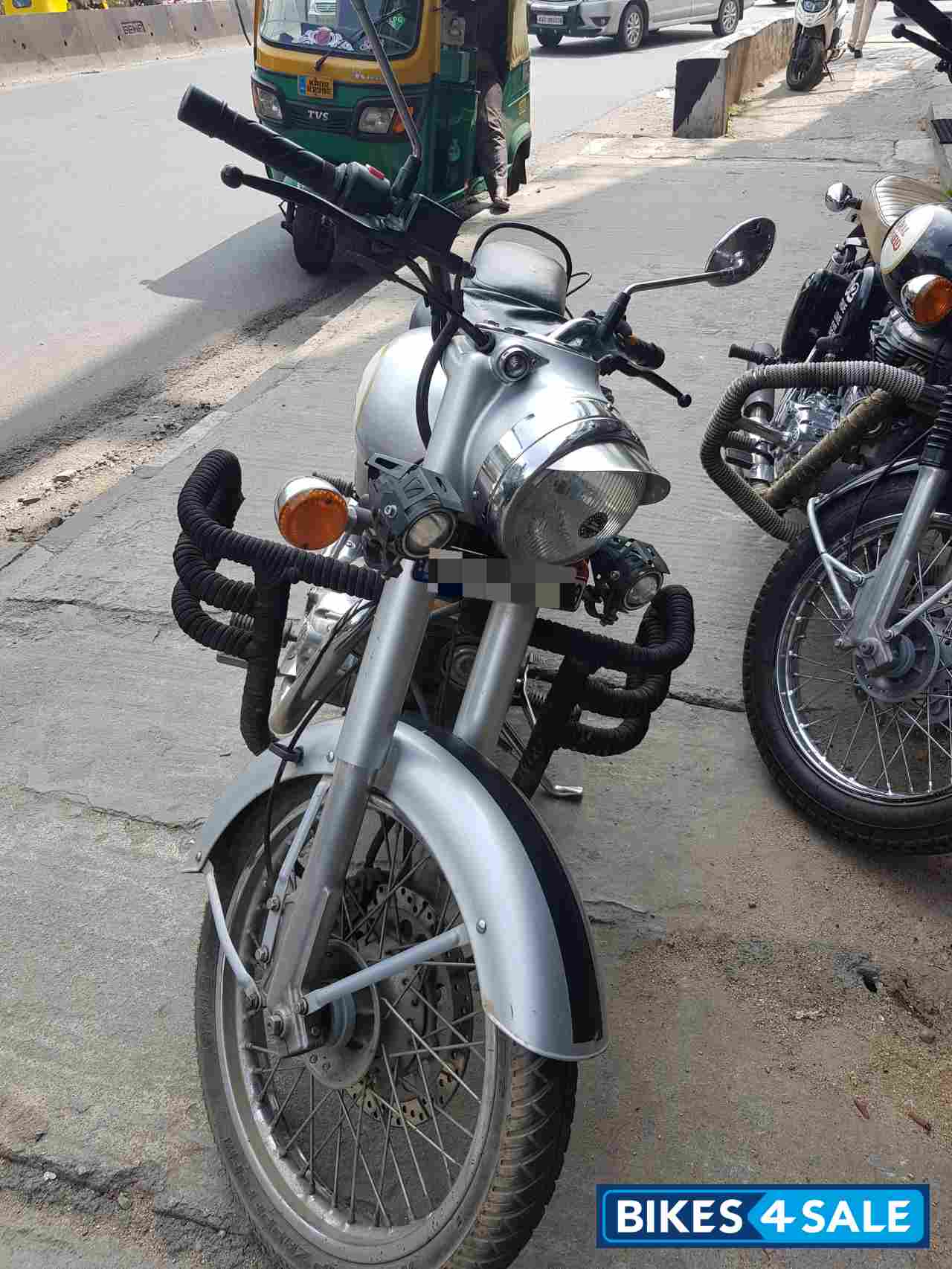 Silver Royal Enfield Classic 350 Silver Royal Enfield Classic 350