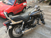 Black Bajaj Avenger Cruise 220