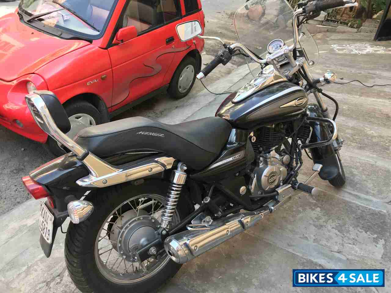 Black Bajaj Avenger Cruise 220 Black Bajaj Avenger Cruise 220