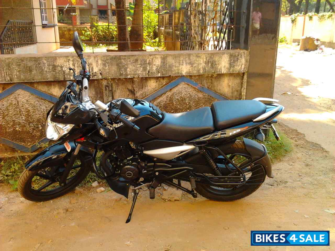 Black Bajaj Pulsar 135LS