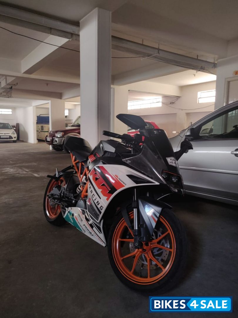 Orange KTM RC 390