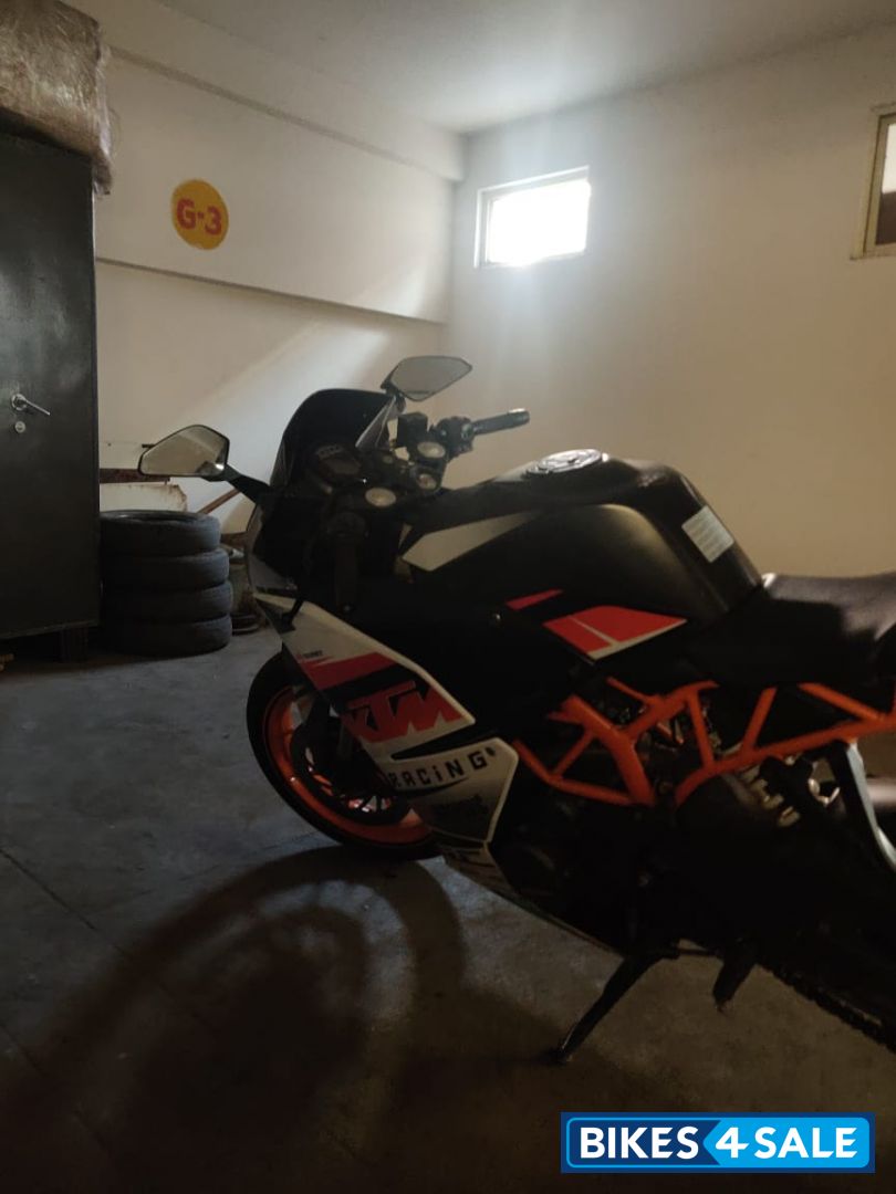 Orange KTM RC 390