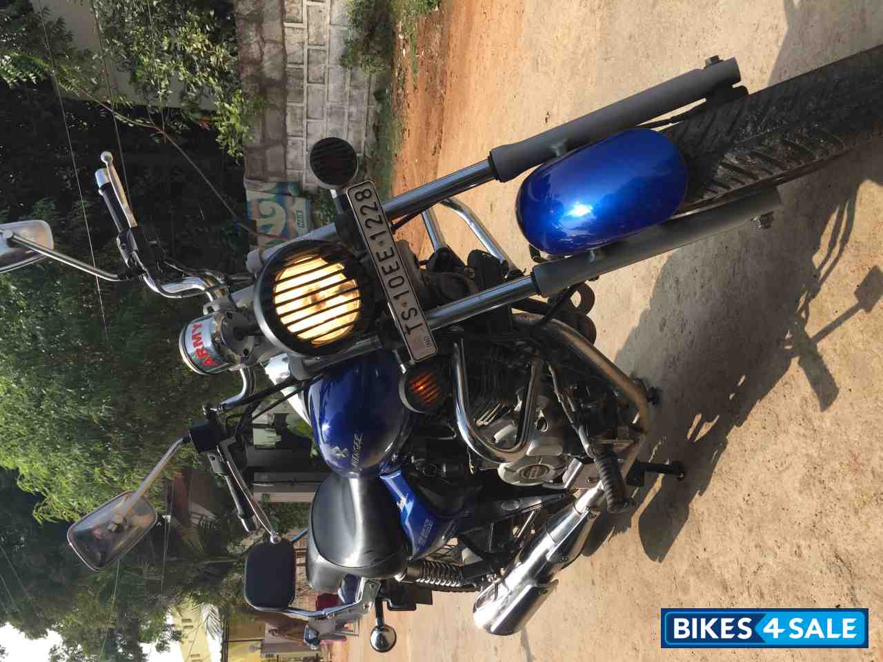 Blue Bajaj Avenger Cruise 220