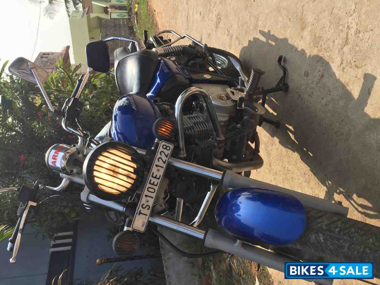 Blue Bajaj Avenger Cruise 220