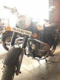 Black Royal Enfield Classic 500