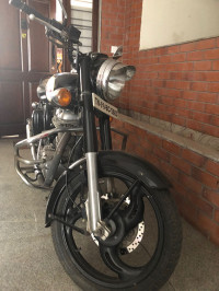 Black Royal Enfield Classic 500