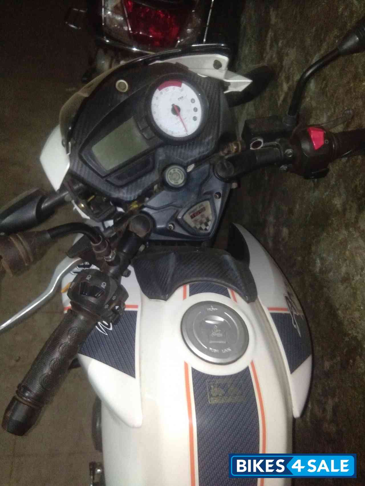 White TVS Apache RTR 160 White TVS Apache RTR 160