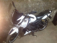 White TVS Apache RTR 160