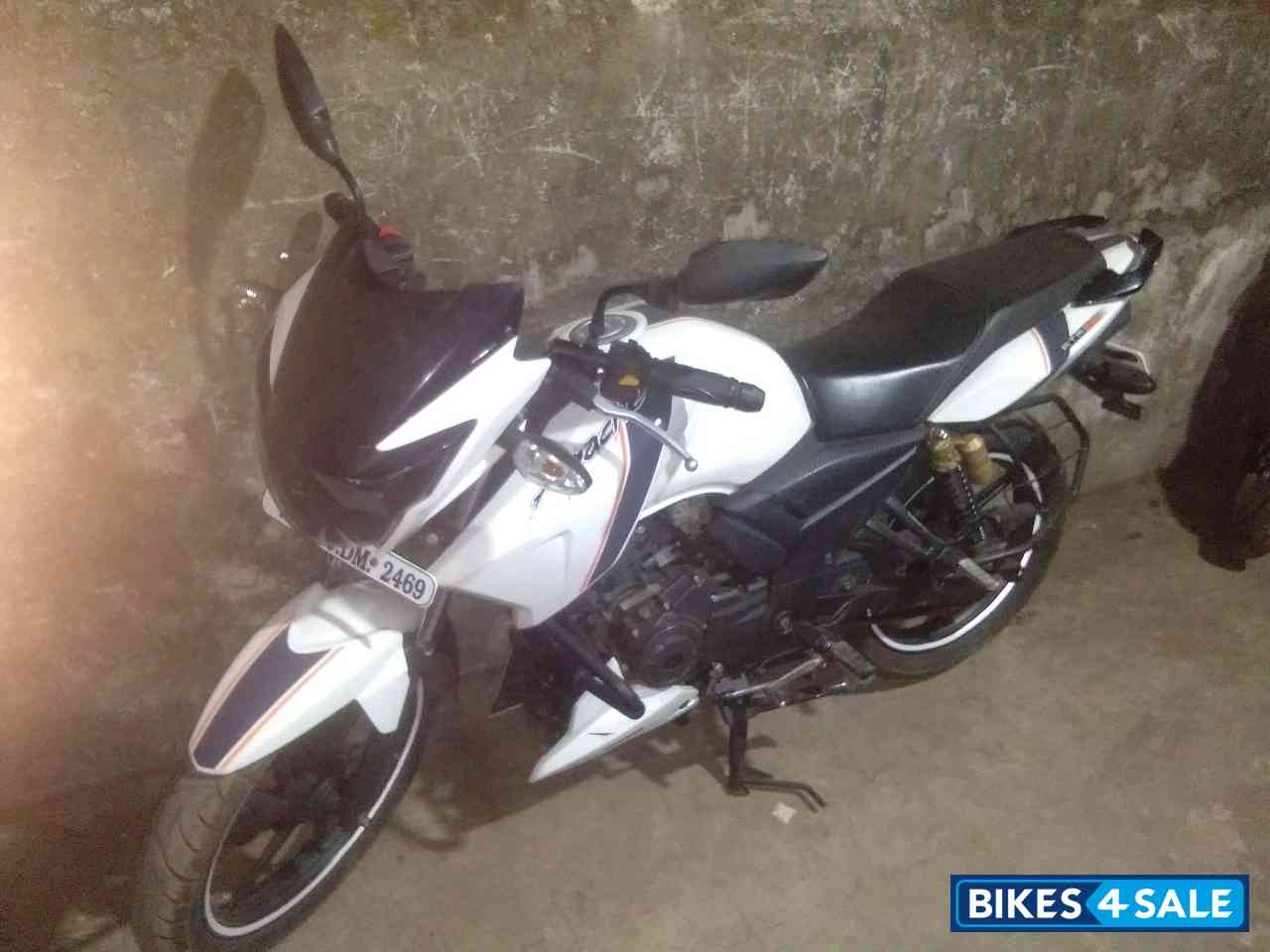 White TVS Apache RTR 160 White TVS Apache RTR 160
