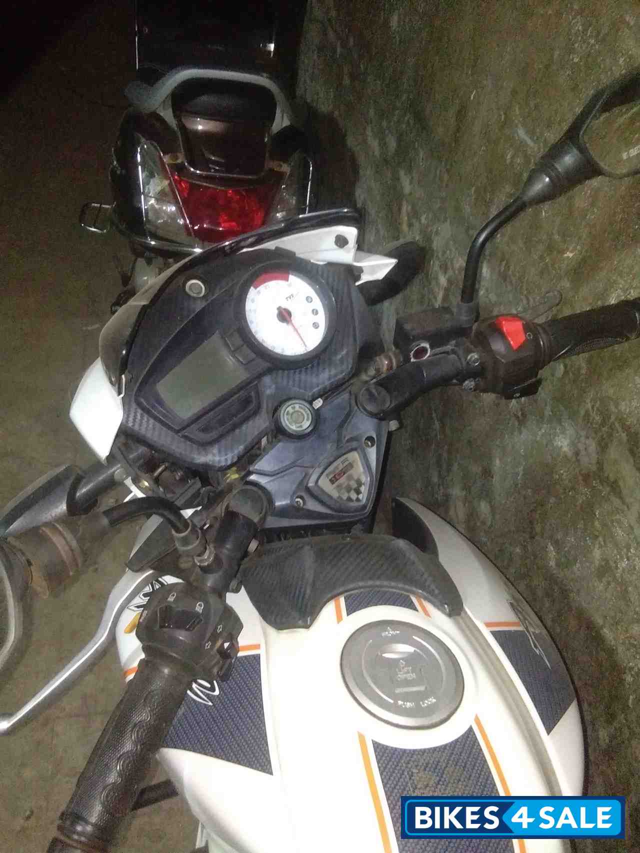 White TVS Apache RTR 160 White TVS Apache RTR 160