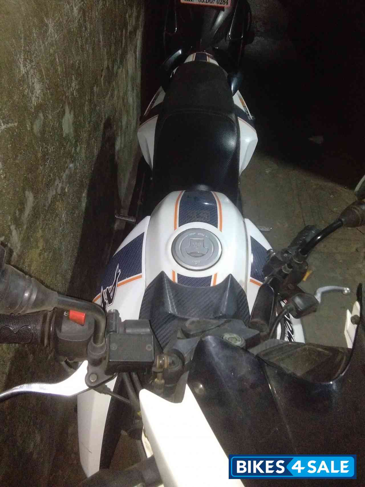 White TVS Apache RTR 160 White TVS Apache RTR 160