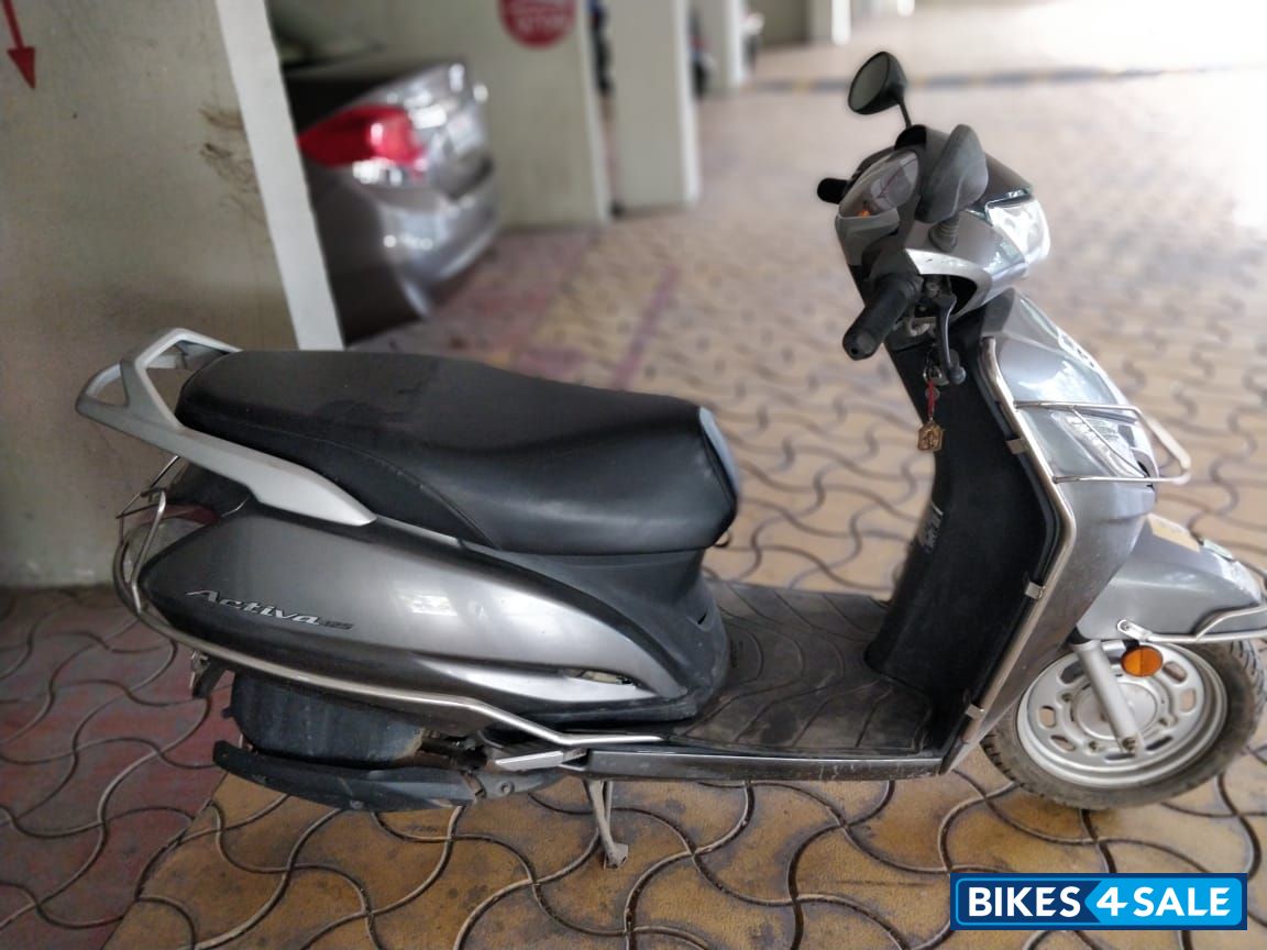 Metallic Silver/grey Honda Activa 125 Metallic Silver/grey Honda Activa 125