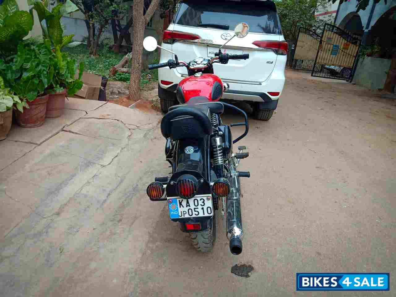 Redditch Red Royal Enfield Classic 350 Redditch Red Redditch Red Royal Enfield Classic 350 Redditch Red