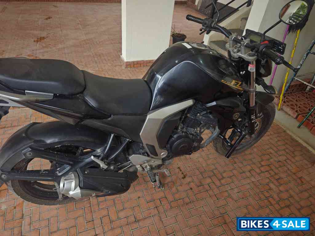 Black Yamaha FZ FI V2