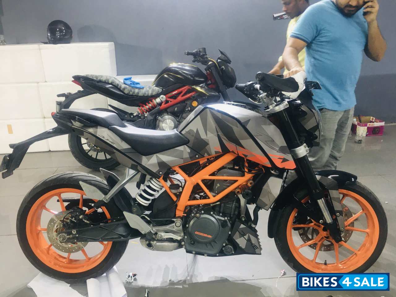 Black KTM Duke 390