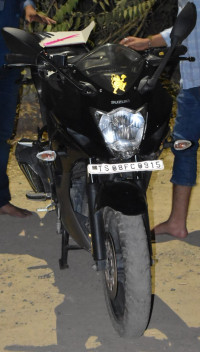 Black Suzuki Gixxer SF