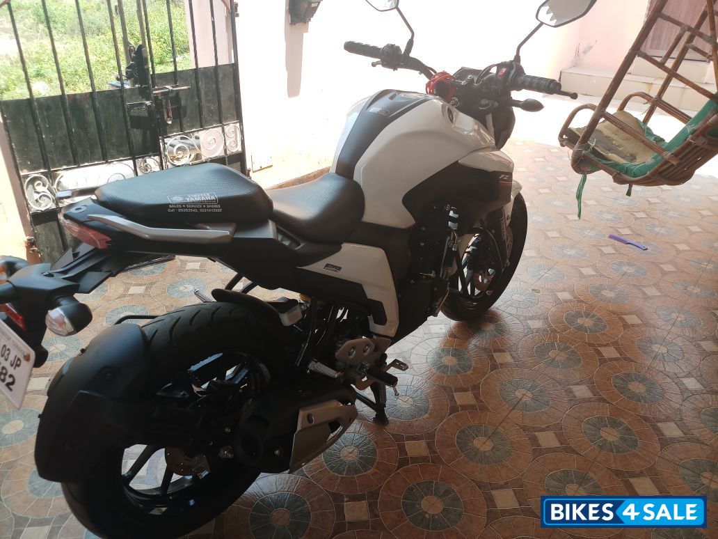 White Yamaha FZ25