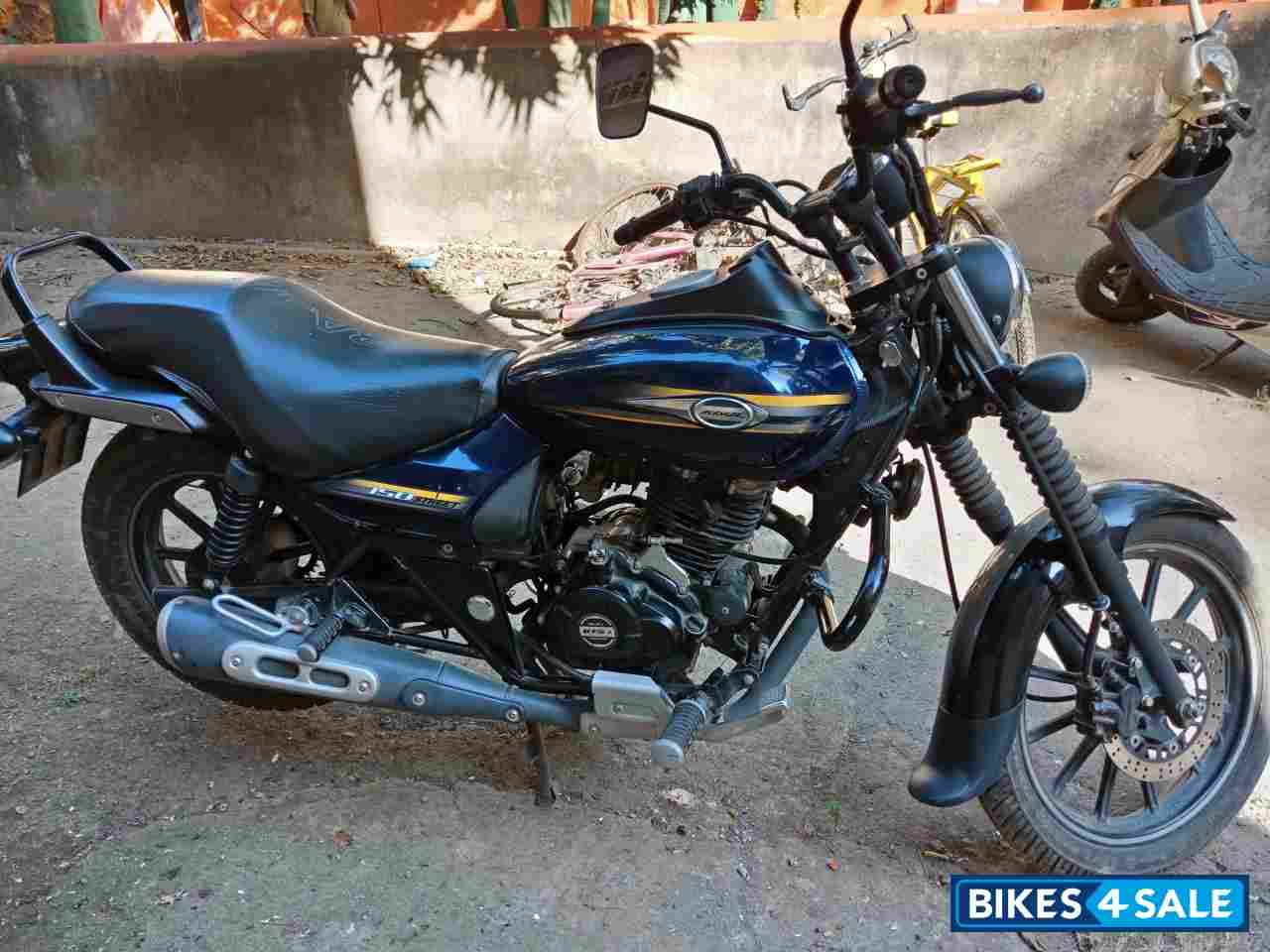 Blue Bajaj Avenger Street 150