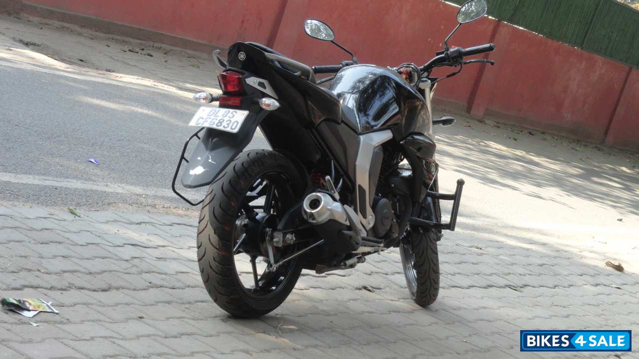 Black Yamaha FZ FI V2