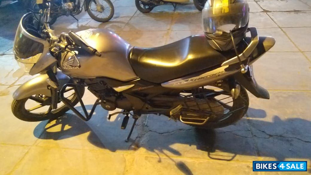 S Silver Honda CB Unicorn