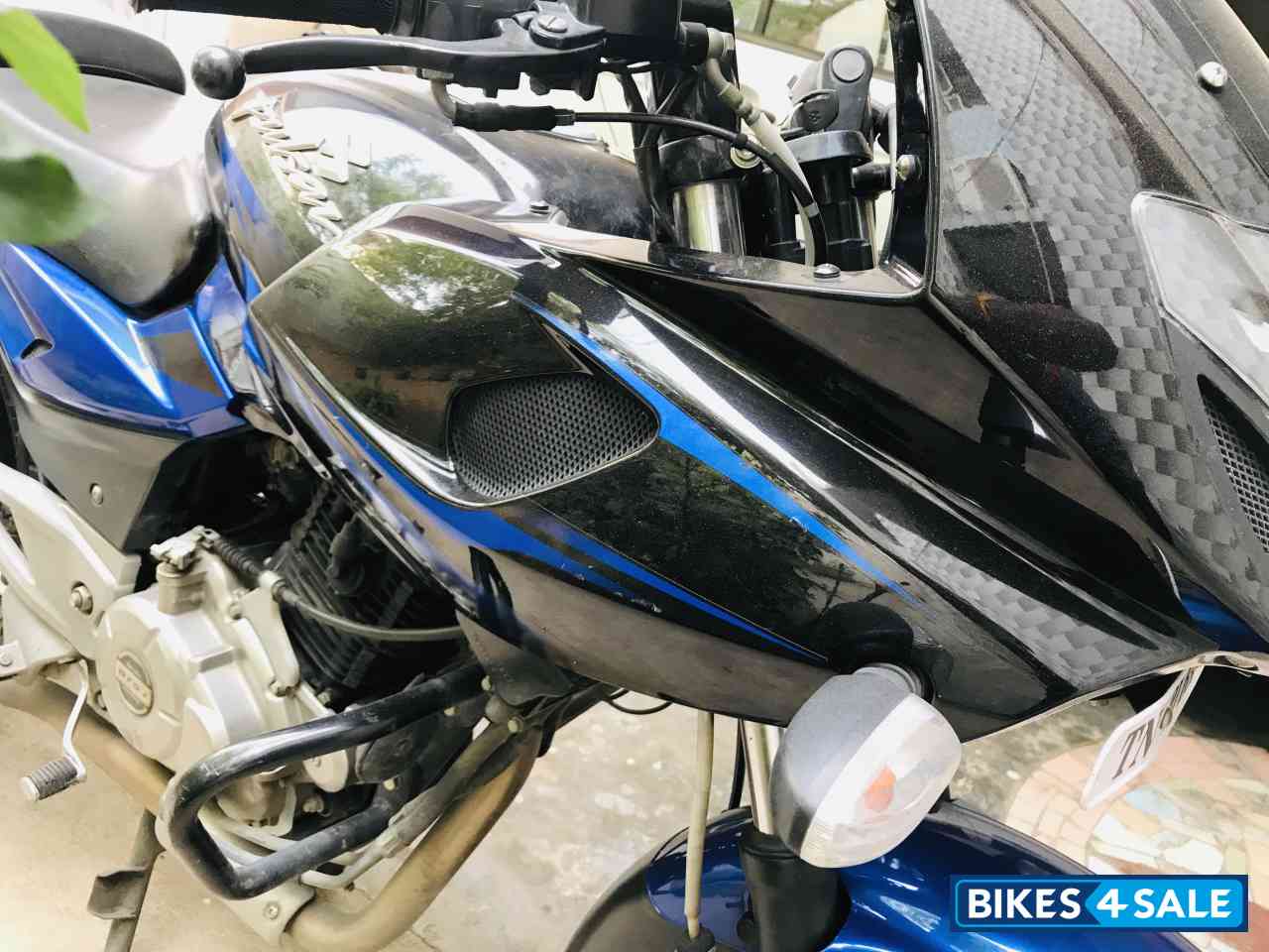 Blue And Black Bajaj Pulsar 220 DTSi Blue And Black Bajaj Pulsar 220 DTSi