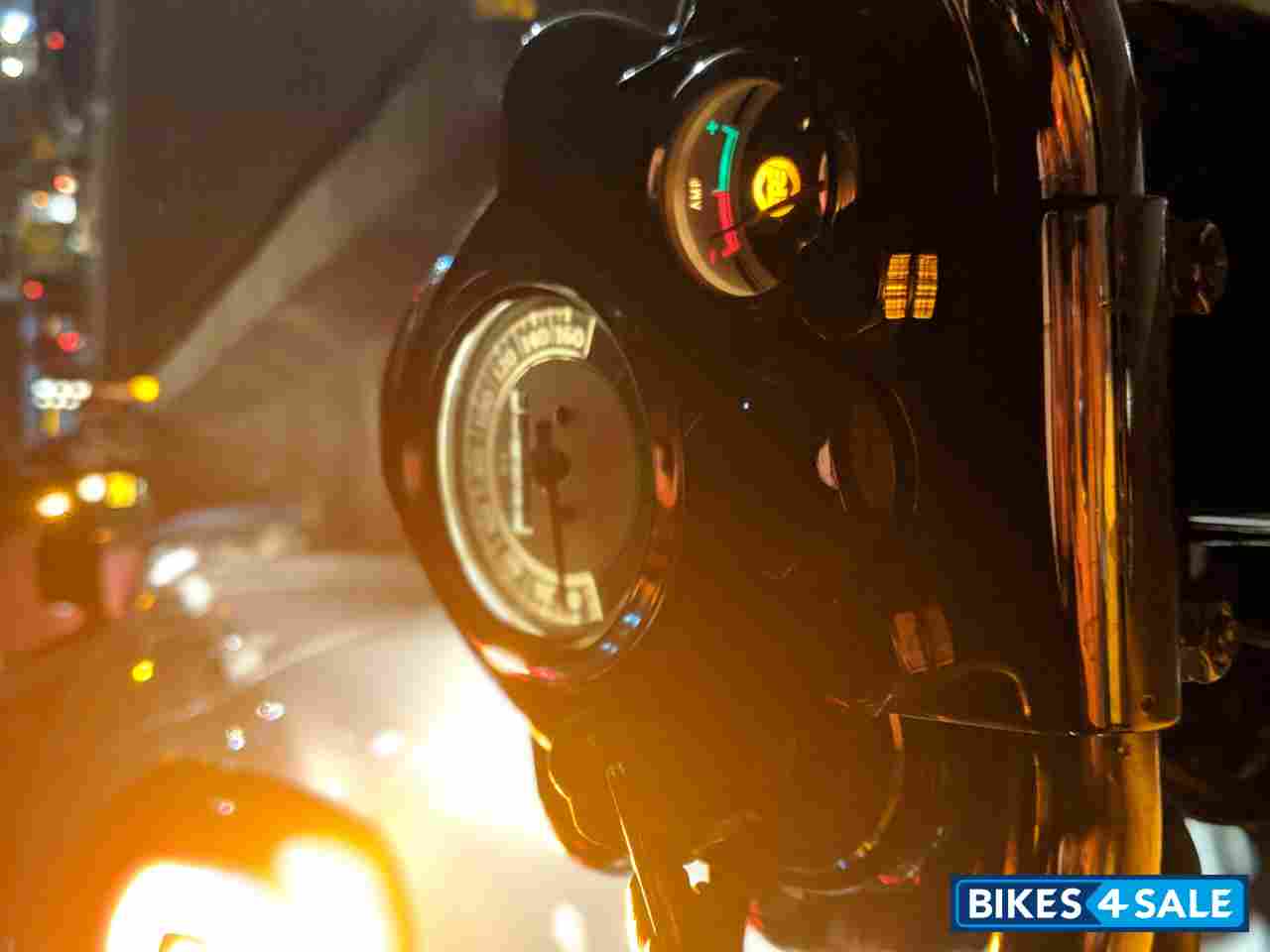 Ash White Royal Enfield Classic 350 Ash White Royal Enfield Classic 350