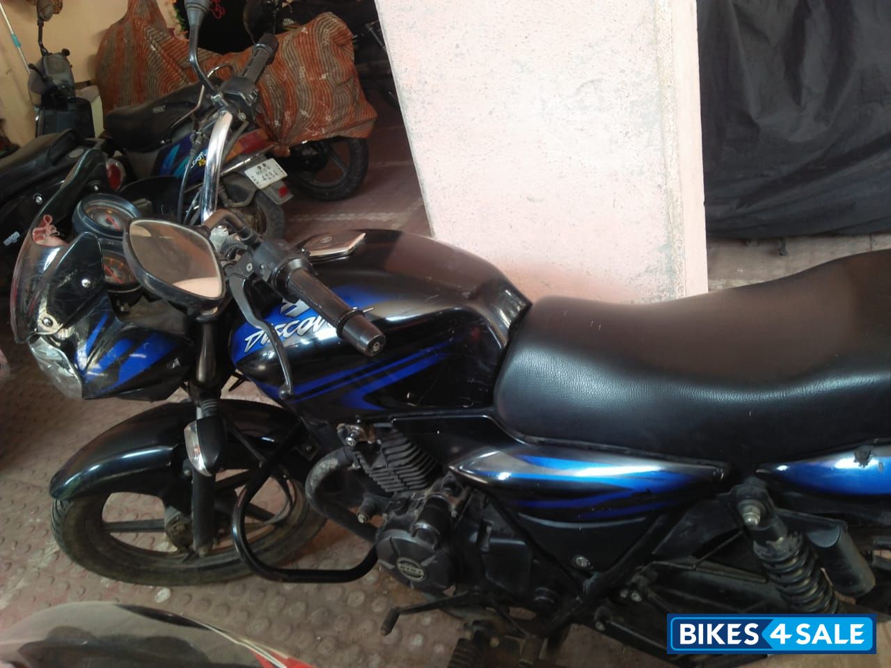 Blue Bajaj Discover DTSi 125