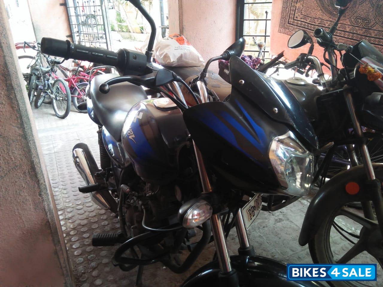 Blue Bajaj Discover DTSi 125
