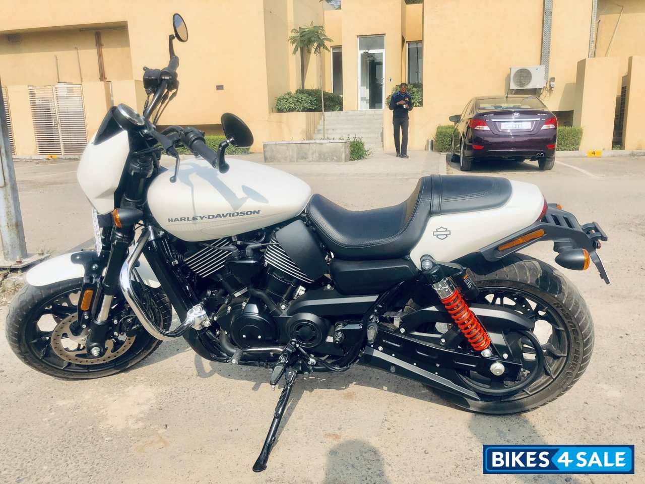 White Harley Davidson Street Rod