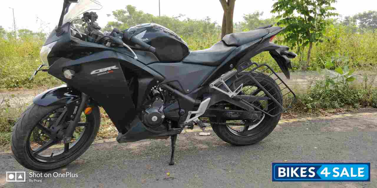 Black Honda CBR 250R ABS