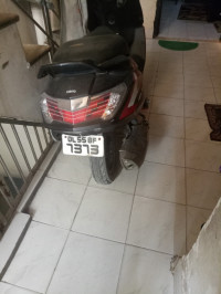 White & Red Hero Maestro Edge 125