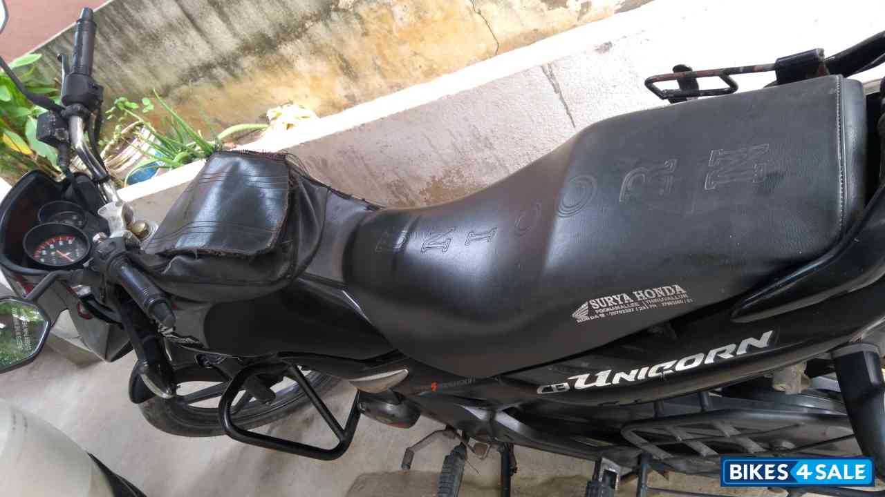 Black Honda CB Unicorn