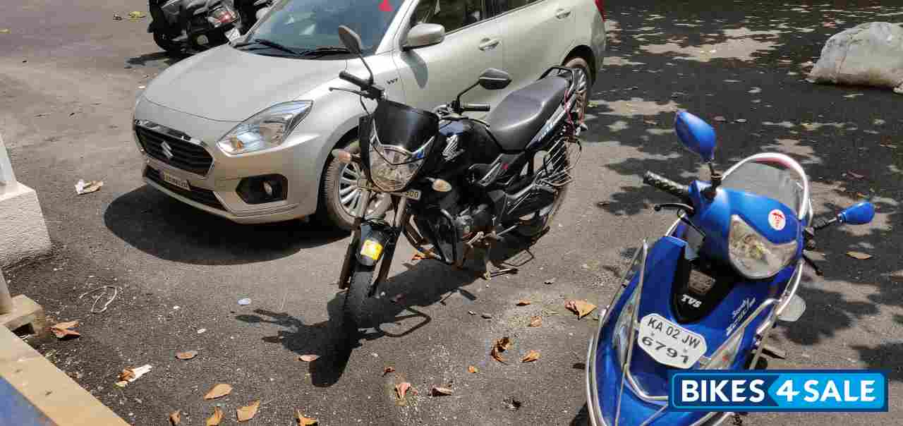 Black Honda CB Unicorn