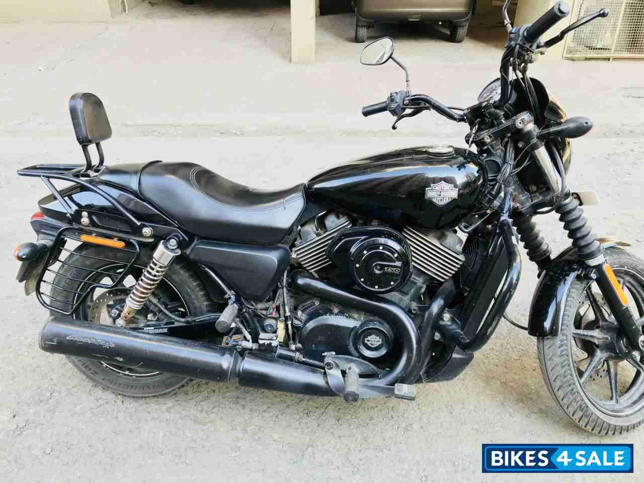 Black Harley Davidson Street 750