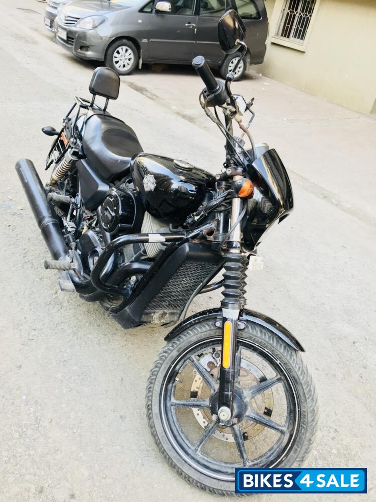 Black Harley Davidson Street 750