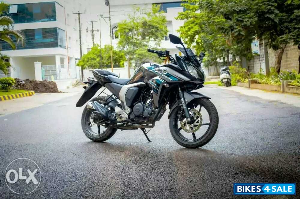 Black Yamaha Fazer FI V2