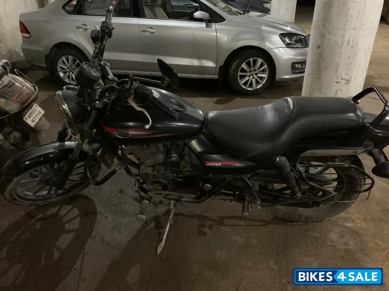 Matt Black Bajaj Avenger Street 220