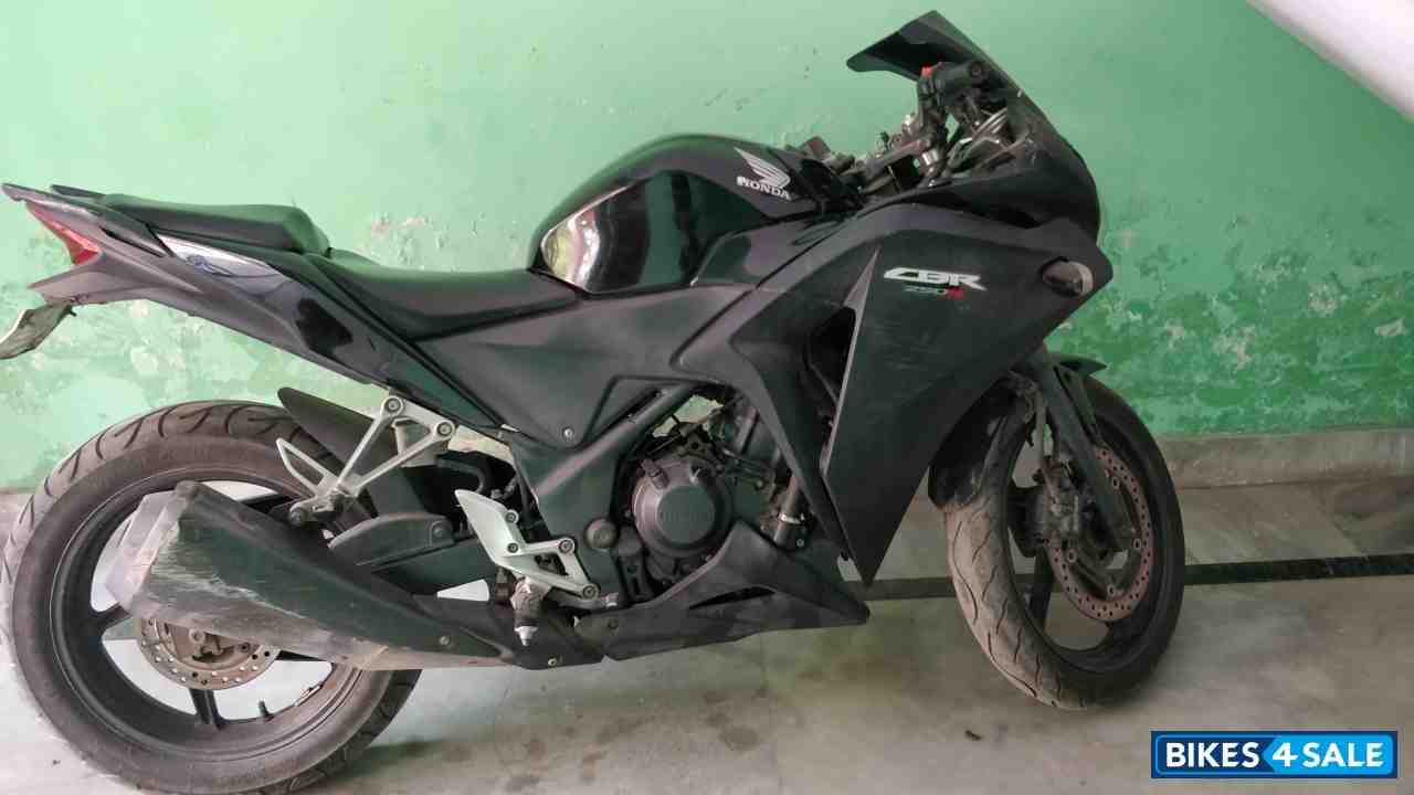 Black Honda CBR 250R Black Honda CBR 250R