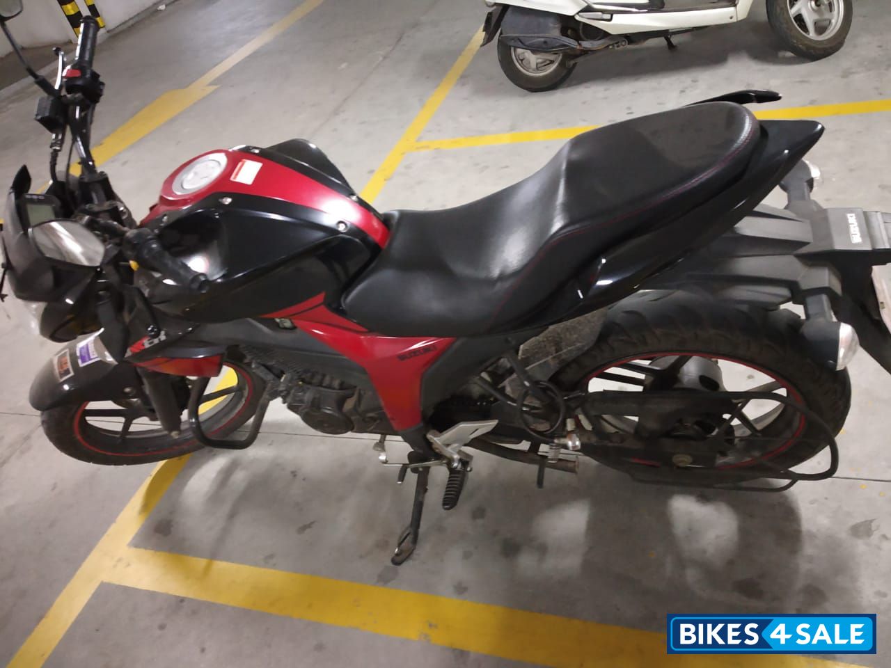 Red Black Dual Tone Suzuki Gixxer 150
