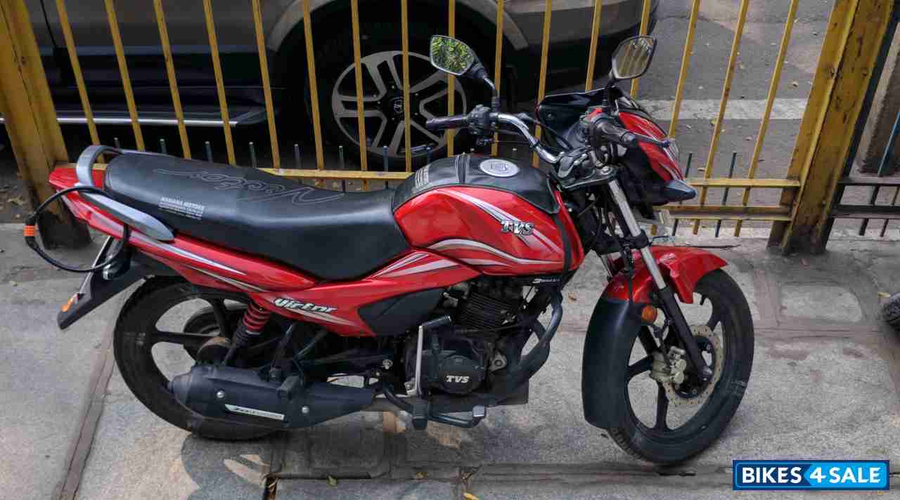 Red TVS Victor