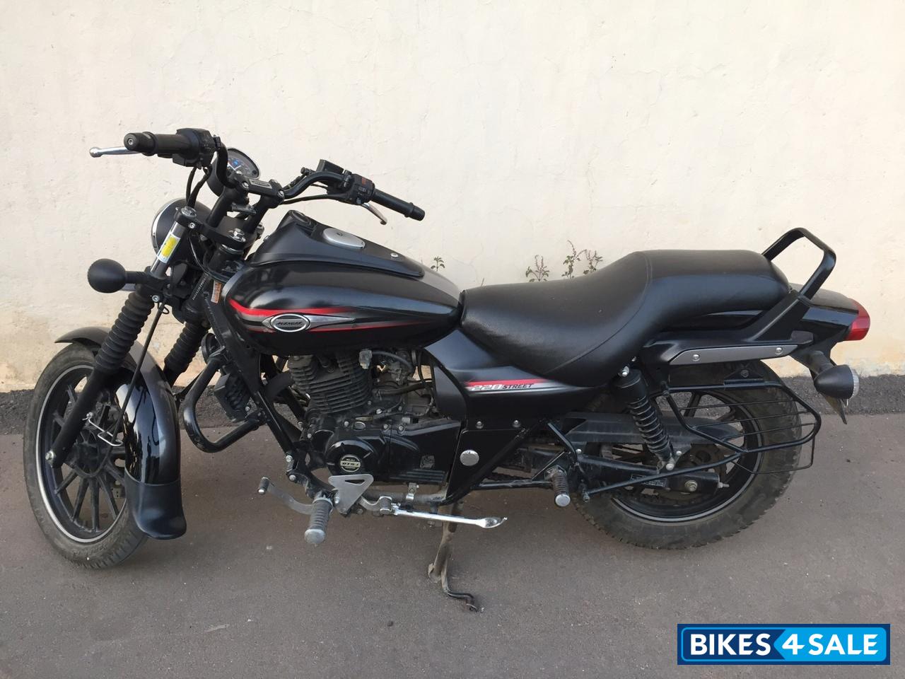 Black Matte Bajaj Avenger Street 220