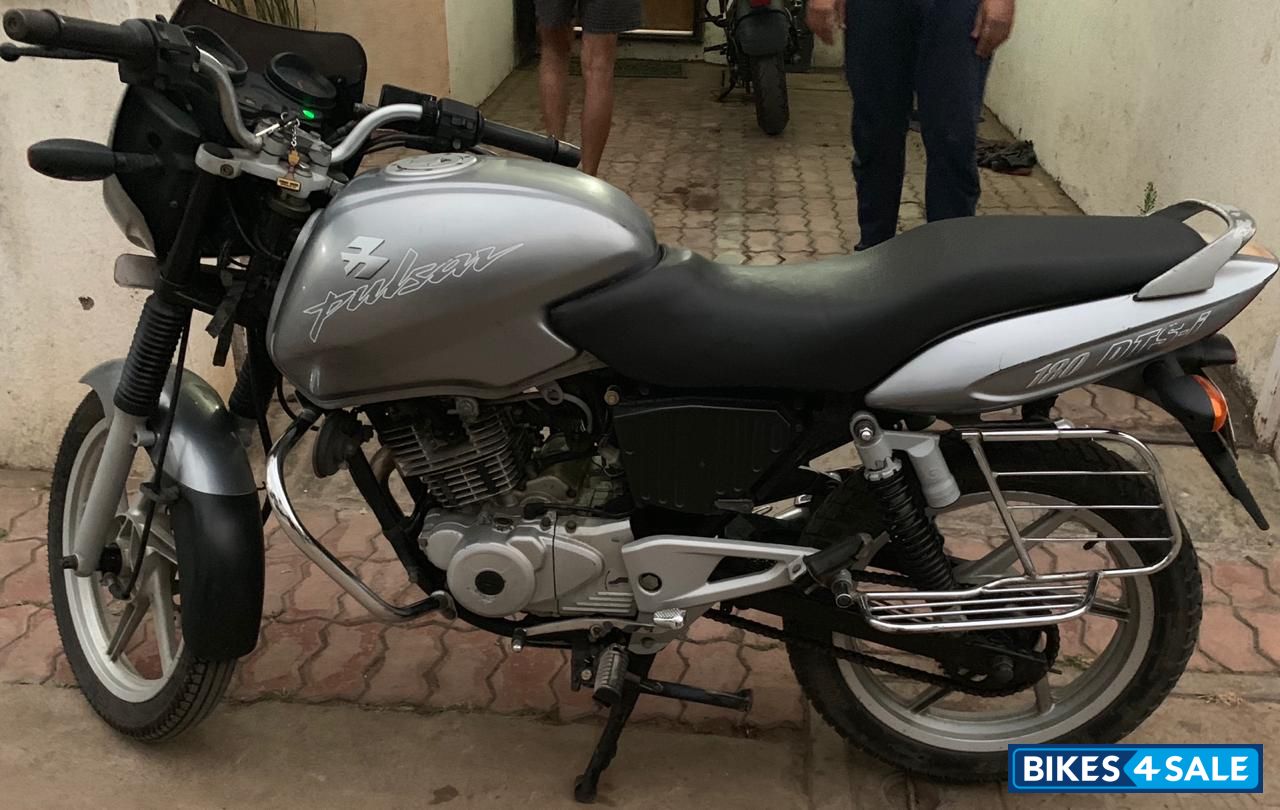 Silver Bajaj Pulsar 180 DTSi